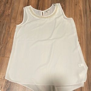 White sleeveless blouse
